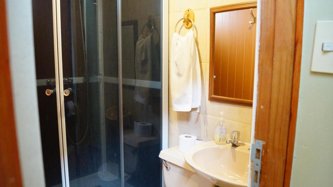 Hostal Bernardita Пуерто-Наталес Екстер'єр фото